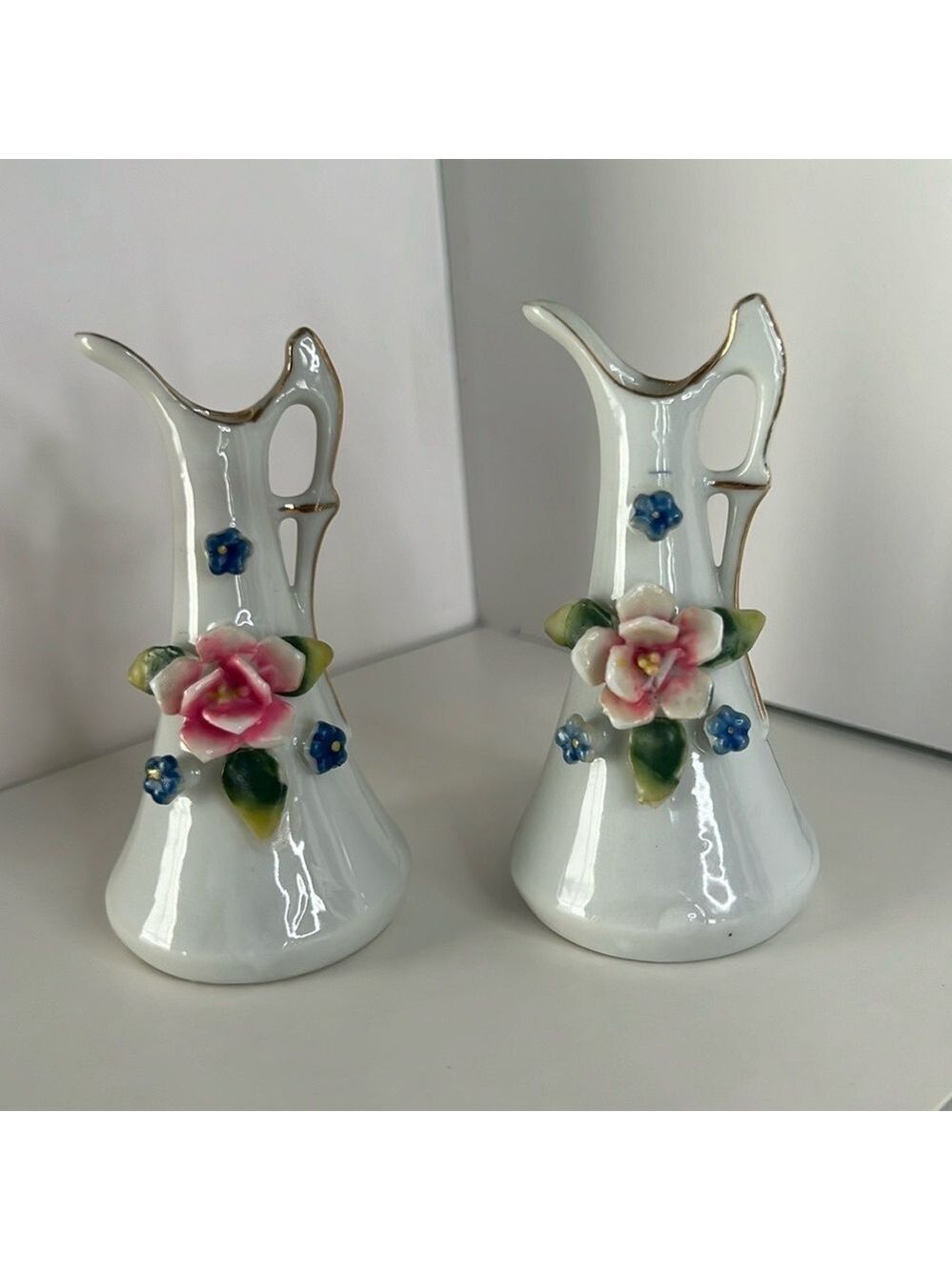 Vintage porcelain bud vases. Lot of 2. Good condition.Vintage, grandma core,rose